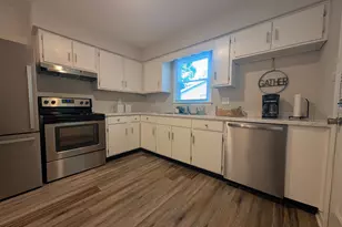 118 E McIver St, Zebulon, NC 27597 - Photo 8