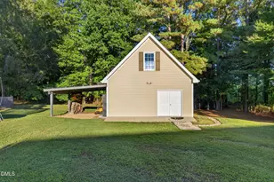 2300 Stoneborough Ct, Fuquay Varina, NC 27526 - Photo 2