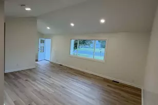 208 S St John St, Burlington, NC 27217 - Photo 6