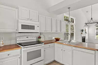 106 Ethans Glen Court, Cary, NC 27513 - Photo 4