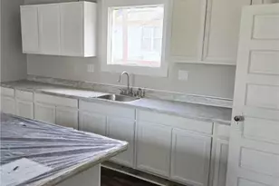 223 E Vance St, Laurinburg, NC 28352 - Photo 4