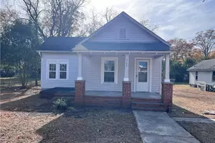 223 E Vance St, Laurinburg, NC 28352 - Photo 1