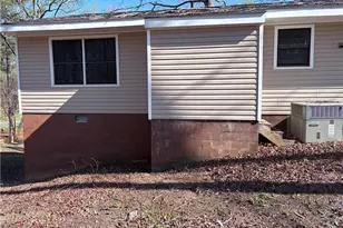 2009 Woodcrest Dr, Sanford, NC 27330 - Photo 2