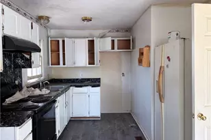 2009 Woodcrest Dr, Sanford, NC 27330 - Photo 8