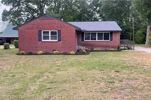 212 Peachtree St, Red Springs, NC 28377 - Photo 1