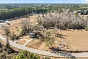 1737 W Carthage Rd, Lumberton, NC 28360 - Photo 8