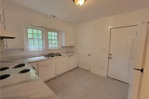 519 Edwards St, Fayetteville, NC 28301 - Photo 6