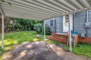 104 E Cottingham St, Maxton, NC 28364 - Photo 20