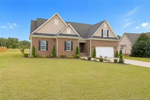 1918 Sunshine Ct, Hope Mills, NC 28348 - Photo 4