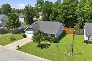 233 English Oak Dr, Bunnlevel, NC 28323 - Photo 2