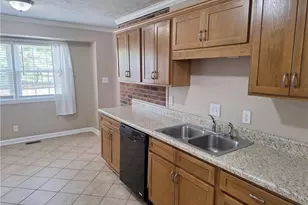 3752 Masters Dr, Hope Mills, NC 28348 - Photo 8