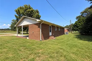 16941 Wagram Rd, Laurinburg, NC 28352 - Photo 2