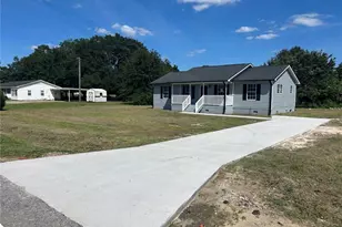 1435 Strickland Bridge Rd, Fayetteville, NC 28304 - Photo 6