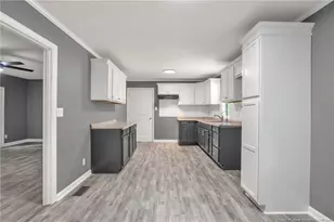 136 Bladen Cir, Fayetteville, NC 28312 - Photo 8