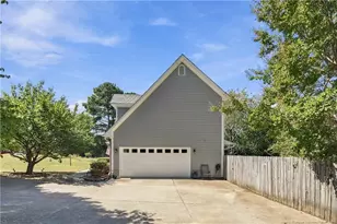 180 Vail Ct, Sanford, NC 27332 - Photo 4
