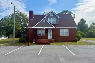 949 Country Club Dr, Fayetteville, NC 28301 - Photo 1