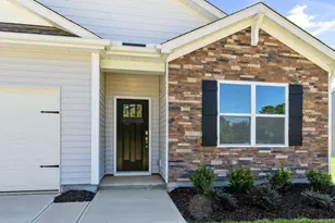 324 Maddox Dr, Aberdeen, NC 28315 - Photo 2