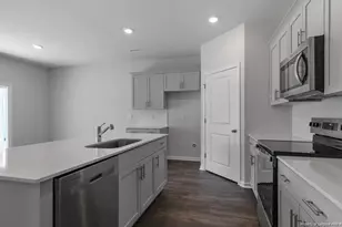 324 Maddox Dr, Aberdeen, NC 28315 - Photo 4