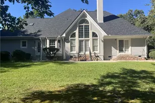 605 Yorkshire Pl, Lumberton, NC 28358 - Photo 2