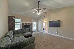 709 Longview Dr, Fayetteville, NC 28311 - Photo 6