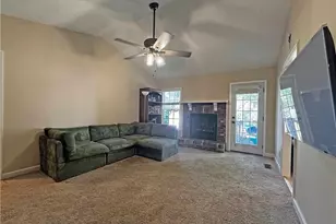 709 Longview Dr, Fayetteville, NC 28311 - Photo 8
