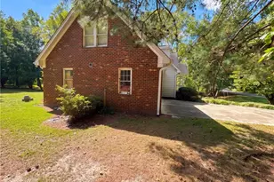 3825 Bostwyck Dr, Fuquay Varina, NC 27526 - Photo 2