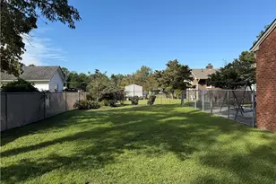 315 W Edinborough Ave, Raeford, NC 28376 - Photo 8