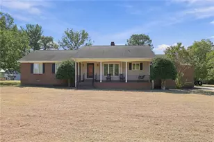 208 Nielsen Dr, Fayetteville, NC 28306 - Photo 2