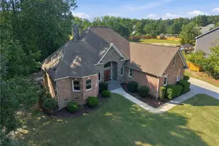 249 Saintsbury Pl, Sanford, NC 27332 - Photo 4