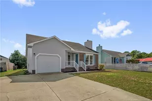 827 Windingwood Pl, Hope Mills, NC 28348 - Photo 2
