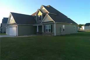 5205 Thruway Rd, Hope Mills, NC 28348 - Photo 2