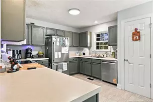 5885 St Patricks Dr, Fayetteville, NC 28306 - Photo 18