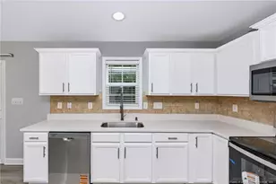 2825 Blockade Runner Dr, Fayetteville, NC 28306 - Photo 16