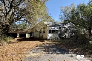 4060 Dickson Ln, Mobile, AL 36618 - Photo 1