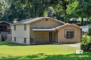 401 Frederick Ave, Fairhope, AL 36532 - Photo 1