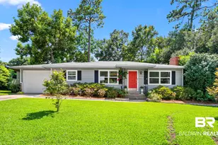 212 Pinecrest Ln, Fairhope, AL 36532 - Photo 1