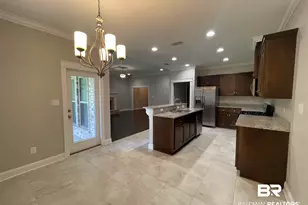 253 Hawthorne Cir, Fairhope, AL 36532 - Photo 2