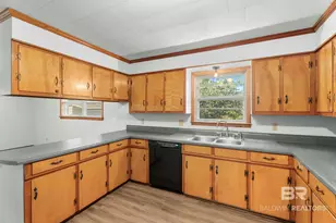 605 N Day Ave, Bay Minette, AL 36507 - Photo 4
