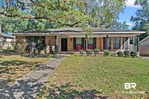 2705 E Woodcliff Dr, Mobile, AL 36693 - Photo 1