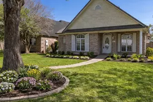 214 Hawthorne Cir, Fairhope, AL 36532 - Photo 1