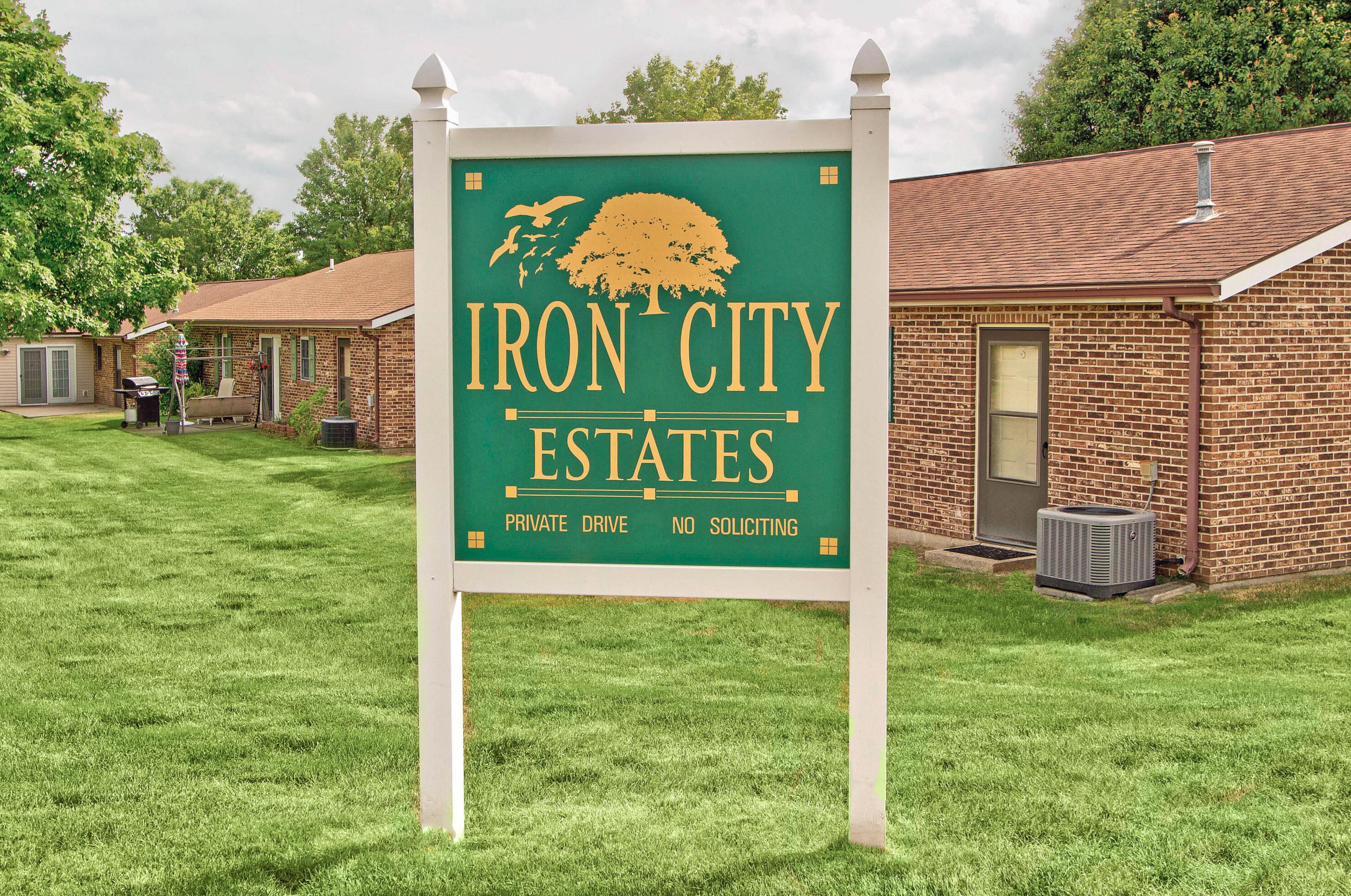 1533 Hawke St, Bellefontaine, OH 43311