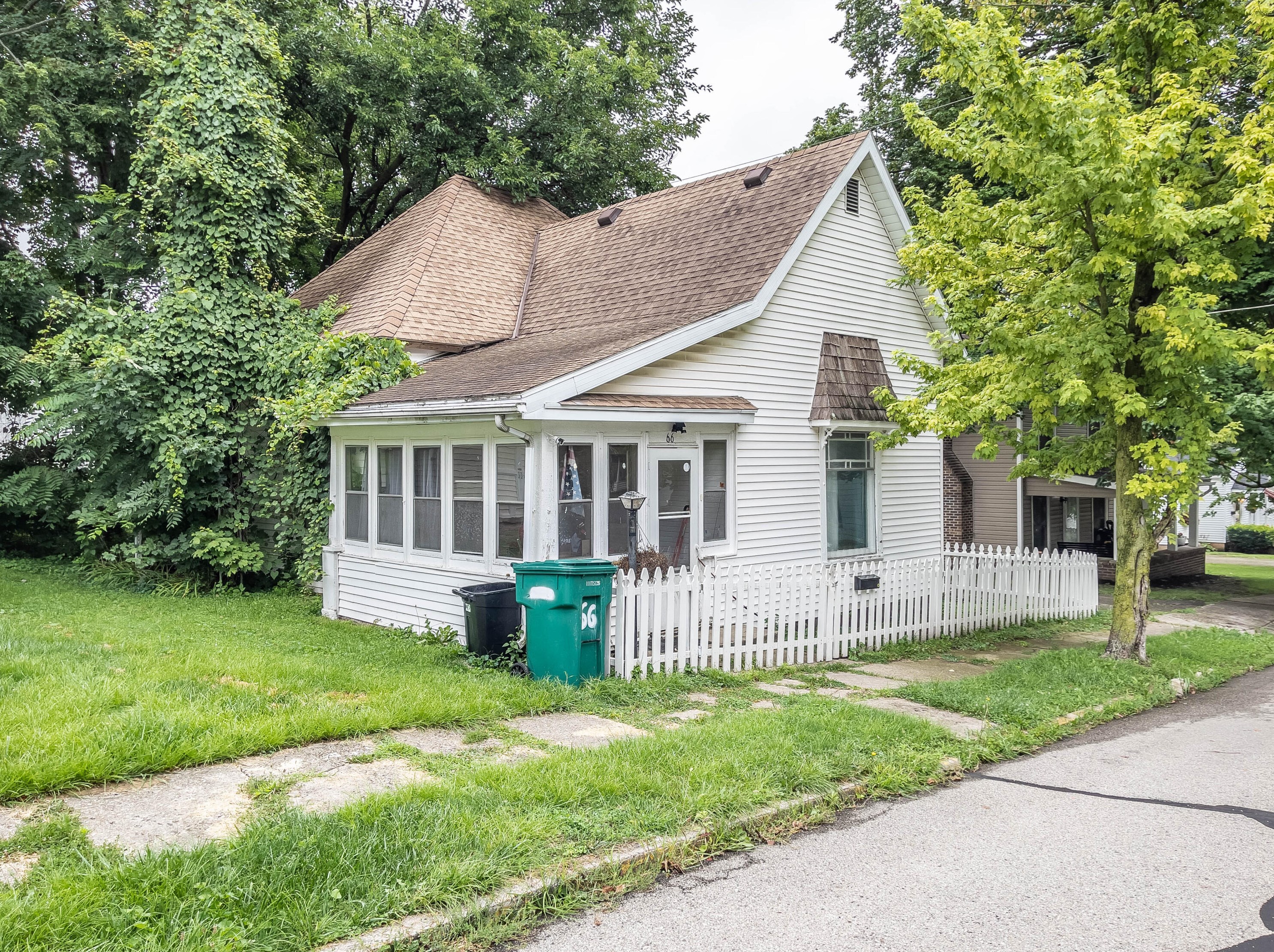 66 School St, Mechanicsburg, OH 43044