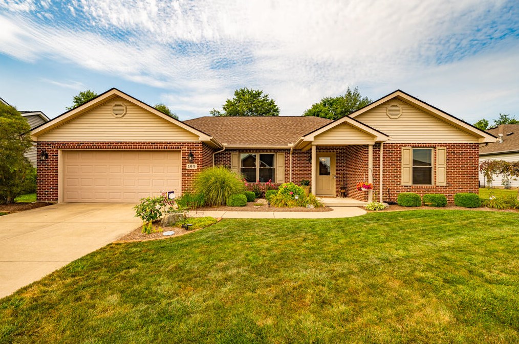 165 Brooke Woode Dr, Brookville, OH 45309
