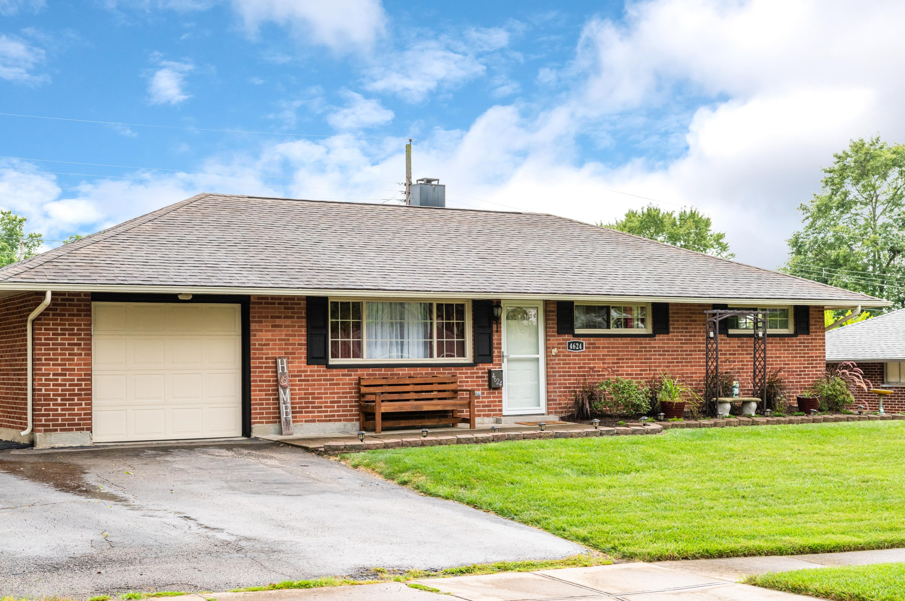 4624 Knobhill Dr, Dayton, OH 45424-6027