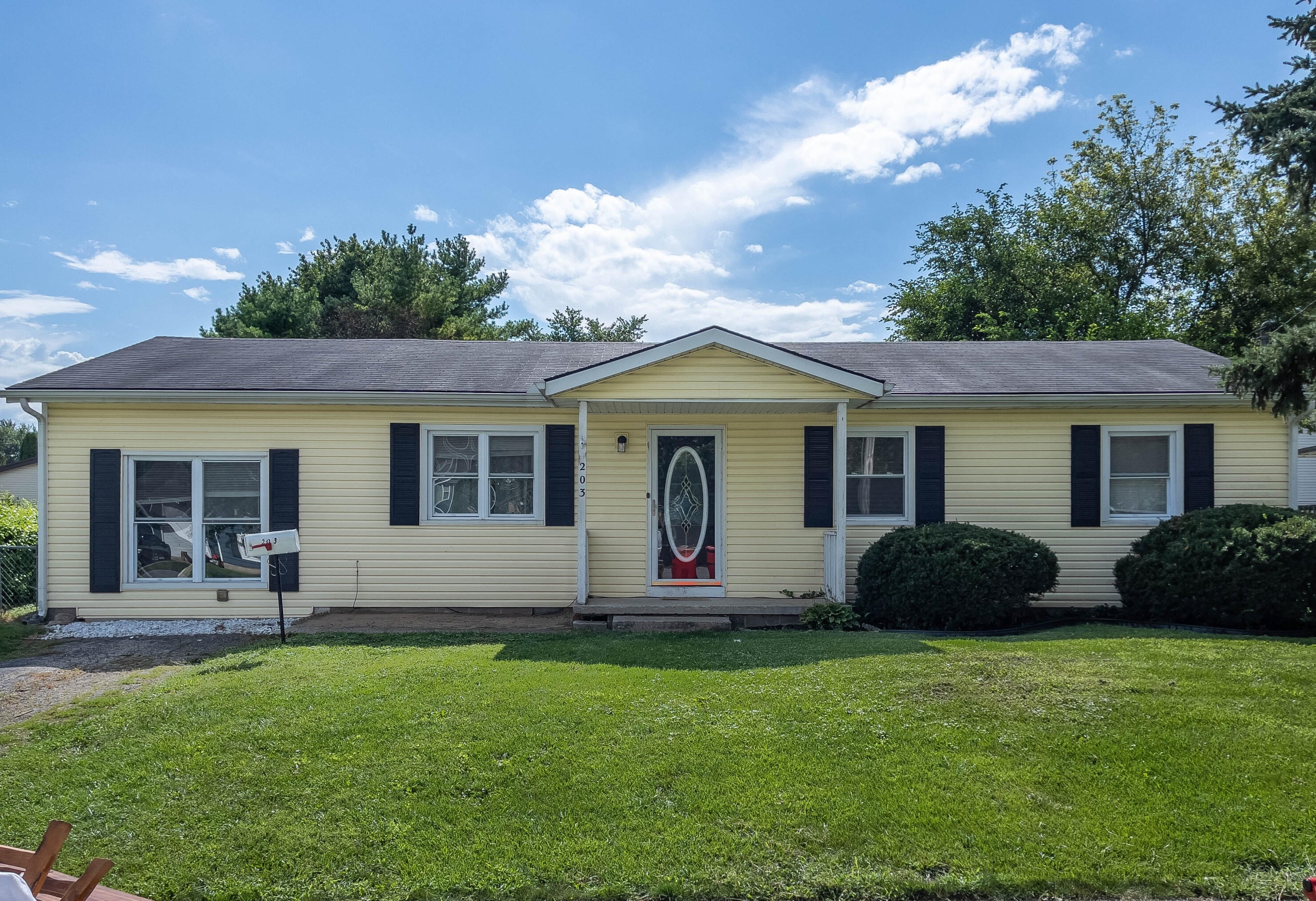 203 Olive St, London, OH 43140