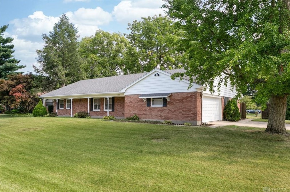 203 Winchcombe Dr, Dayton, OH 45459-1755
