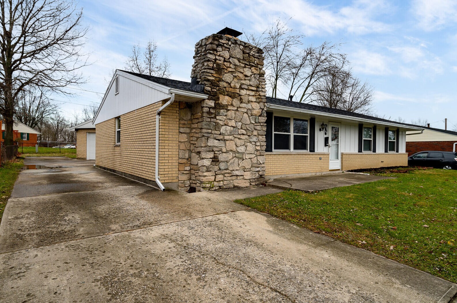 6645 Stonehurst Dr, Dayton, OH 45424-2255
