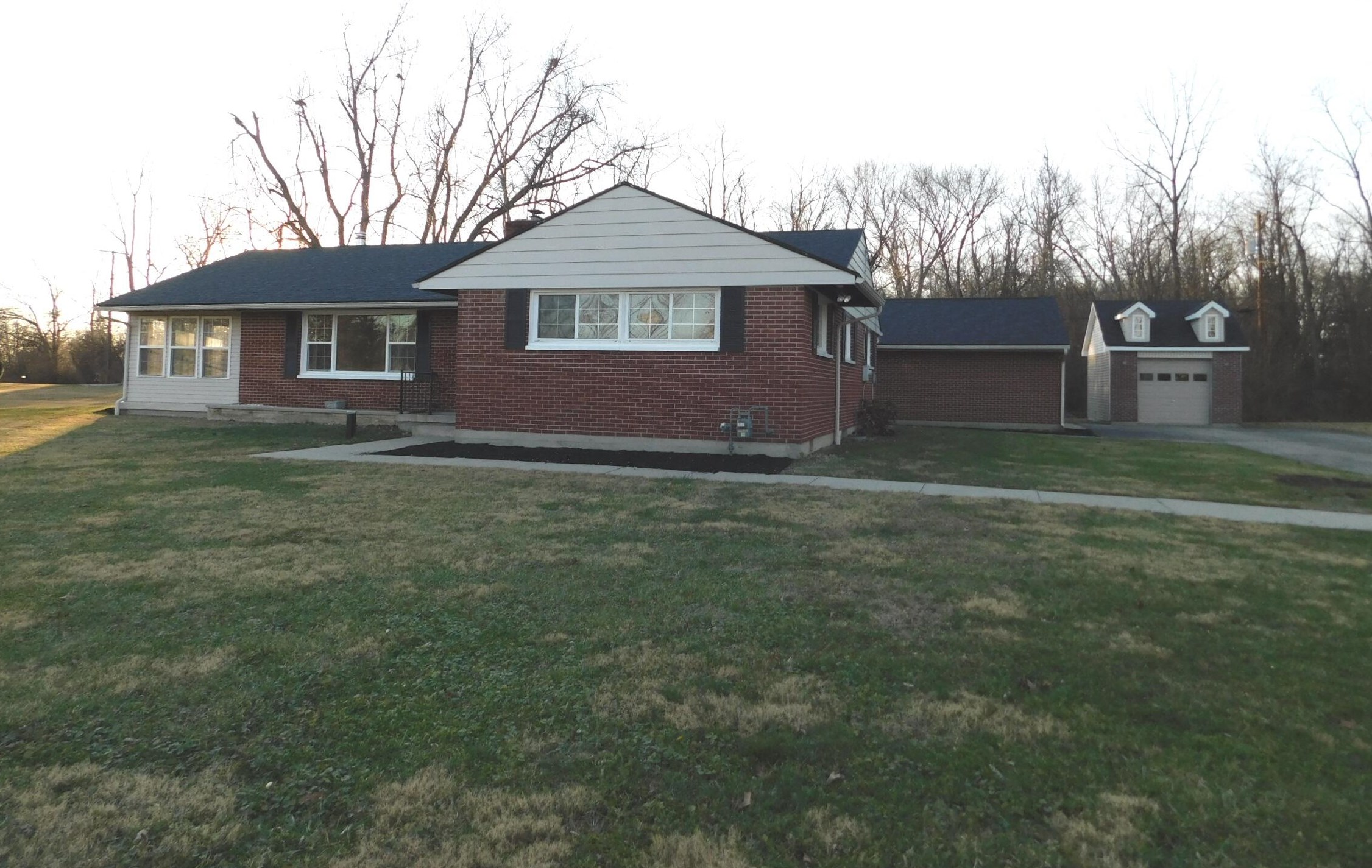 6123 Shady Oak St, Dayton, OH 45424-4026
