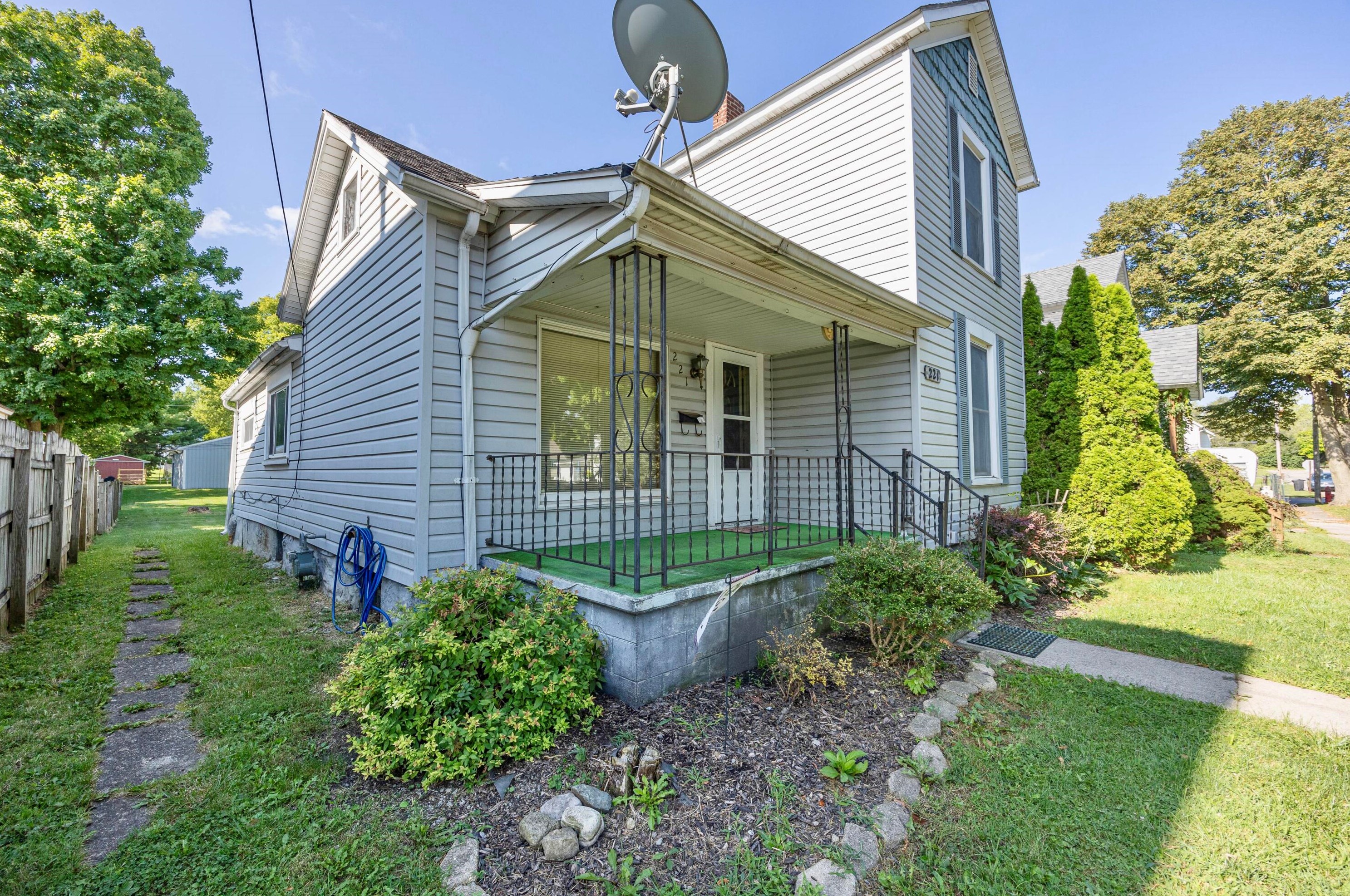 221 W Williams Ave, Bellefontaine, OH 43311