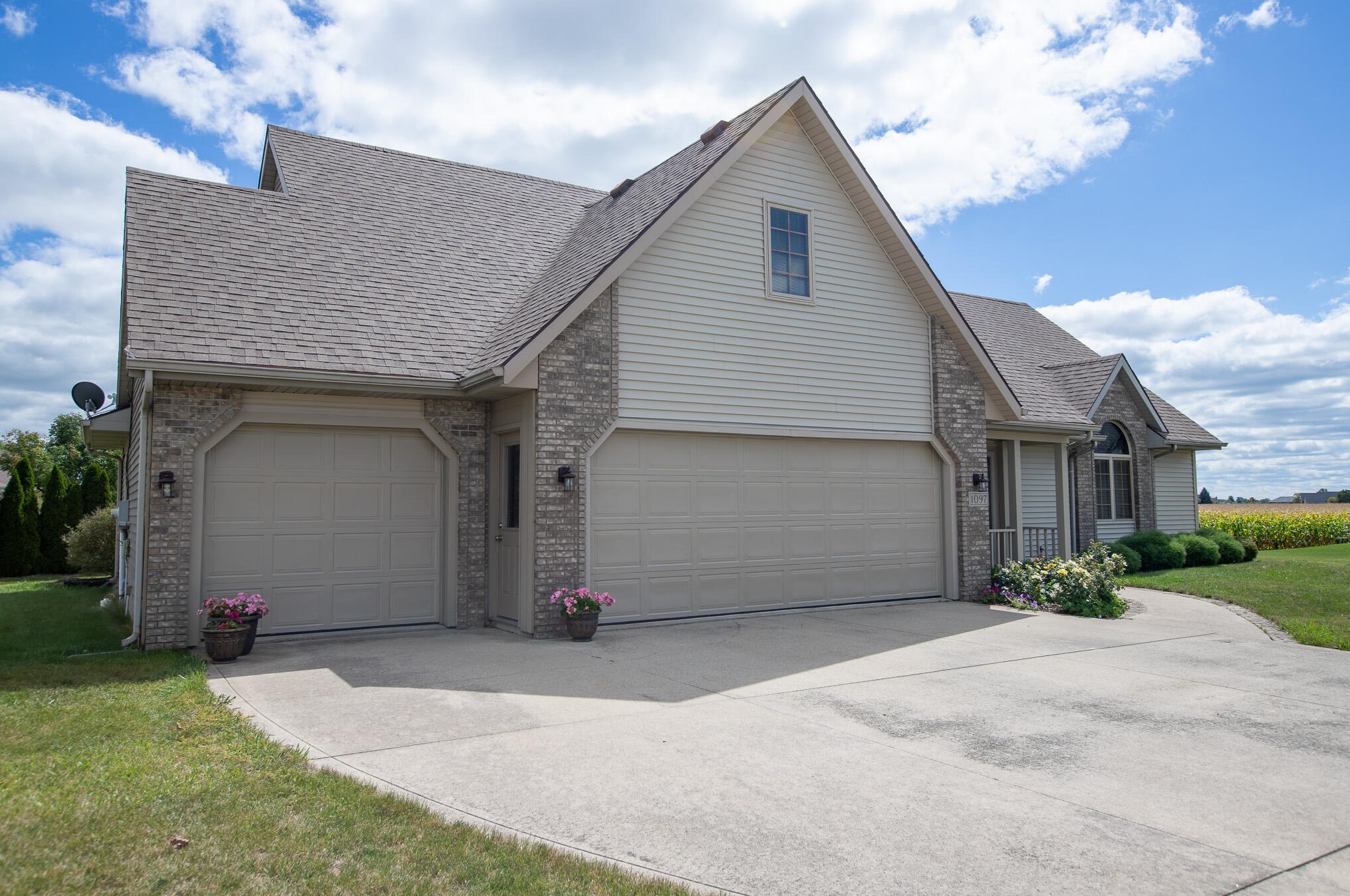 1097 Chippewa Dr, Van Wert, OH 45891